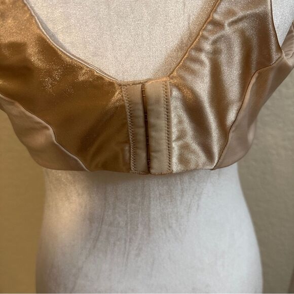 Vanity‎ Fair Lingerie® Illumination Full-Figure Bra 76338 Size 40D Rose Beige - Picture 7 of 9